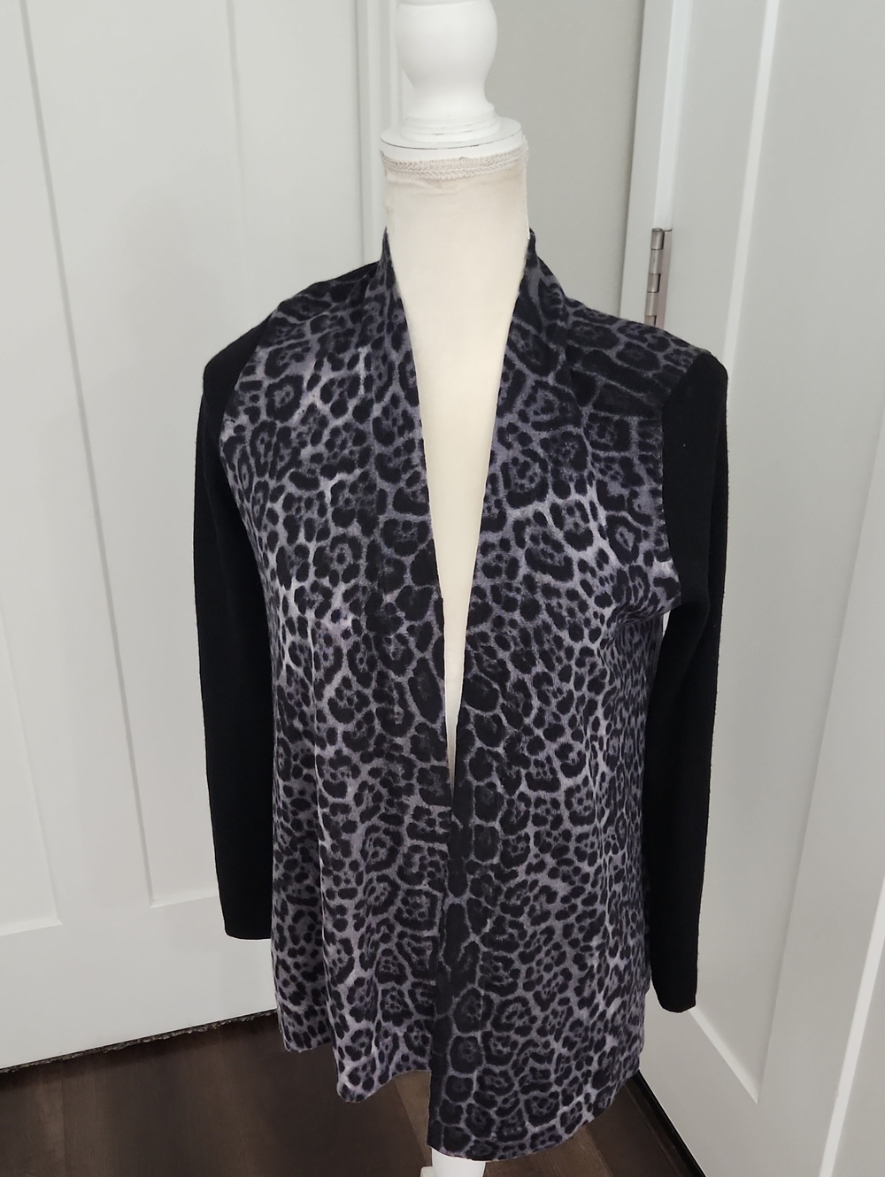 Charter Club Luxury Merino Wool leopard print cardigan Sz M